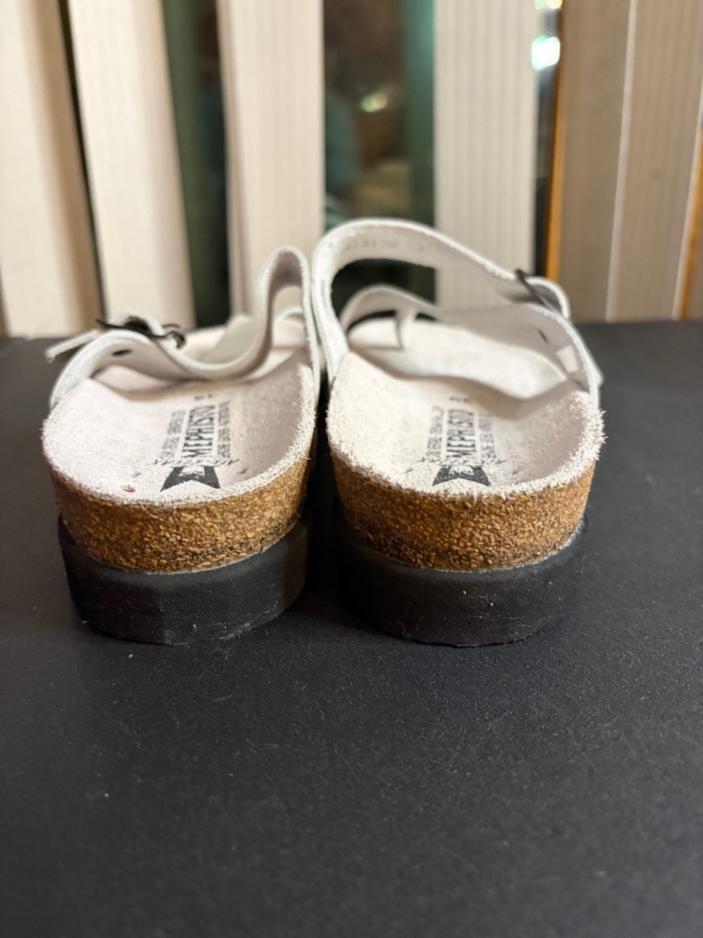 Mephisto Off-White Leather Toe-Post Sandals with Buckle Size 39 - Picture 3 of 8